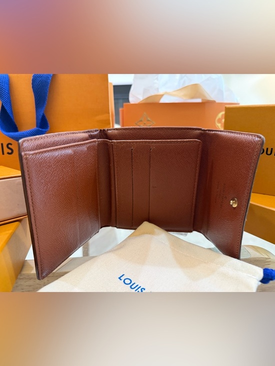 Louis Vuitton Black Monogram Snap-Button Detail - Picture 3 of 14